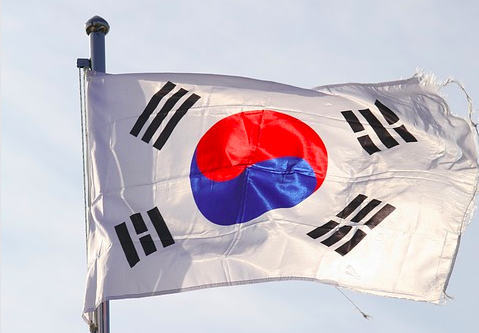 Власти Кореи ужесточают ограничительные меры из-за распространения COVID-19